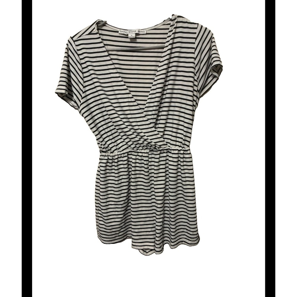 Hyfive Striped Romper Womens Small Black White V-Neck Short Sleeve Elastic Waist